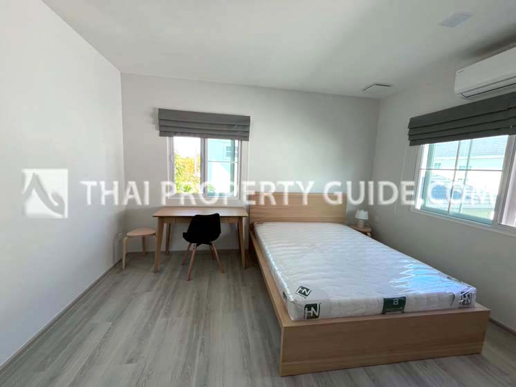 House with Shared Pool in Bangnatrad 